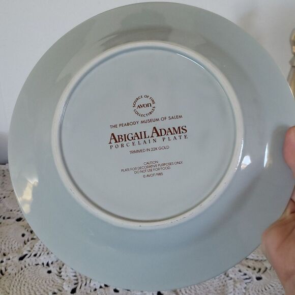 Vtg 1985 Avon Peabody Museum of Salem Abigail Adams Porcelain Collector  Plate - Picture 3 of 3